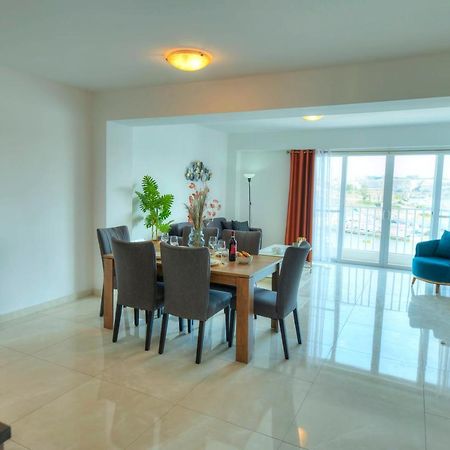 Seafront Beautifully Furnished 2 Bedrooms Gogzr-3 Gzira Buitenkant foto