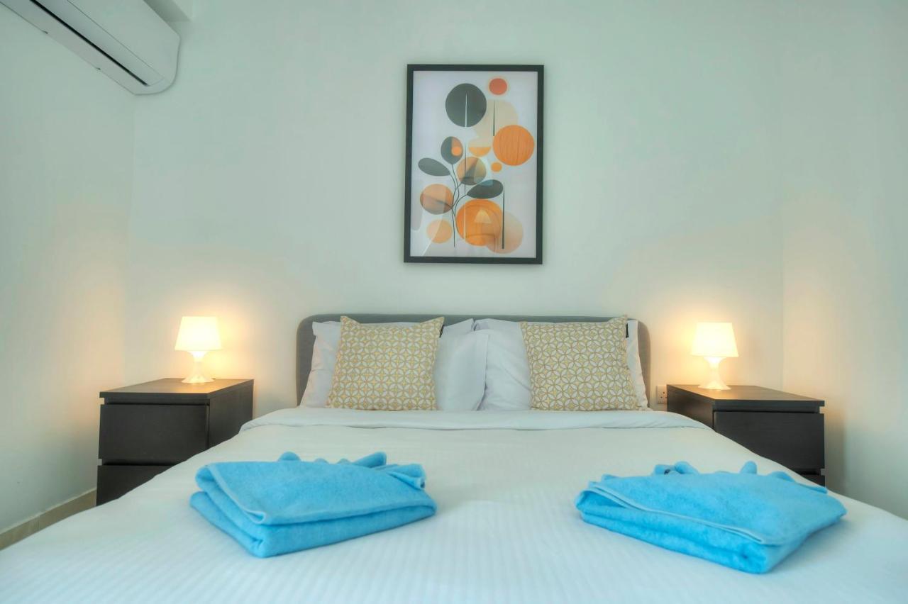 Seafront Beautifully Furnished 2 Bedrooms Gogzr-3 Gzira Buitenkant foto