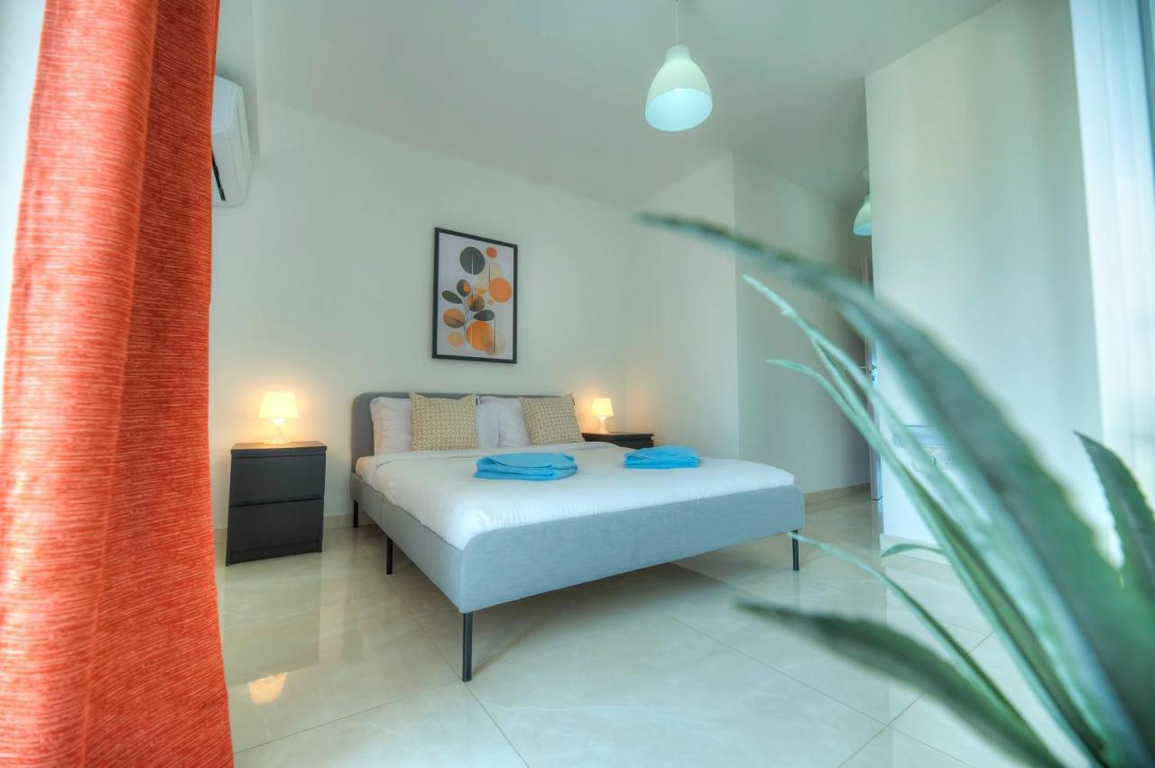 Seafront Beautifully Furnished 2 Bedrooms Gogzr-3 Gzira Buitenkant foto