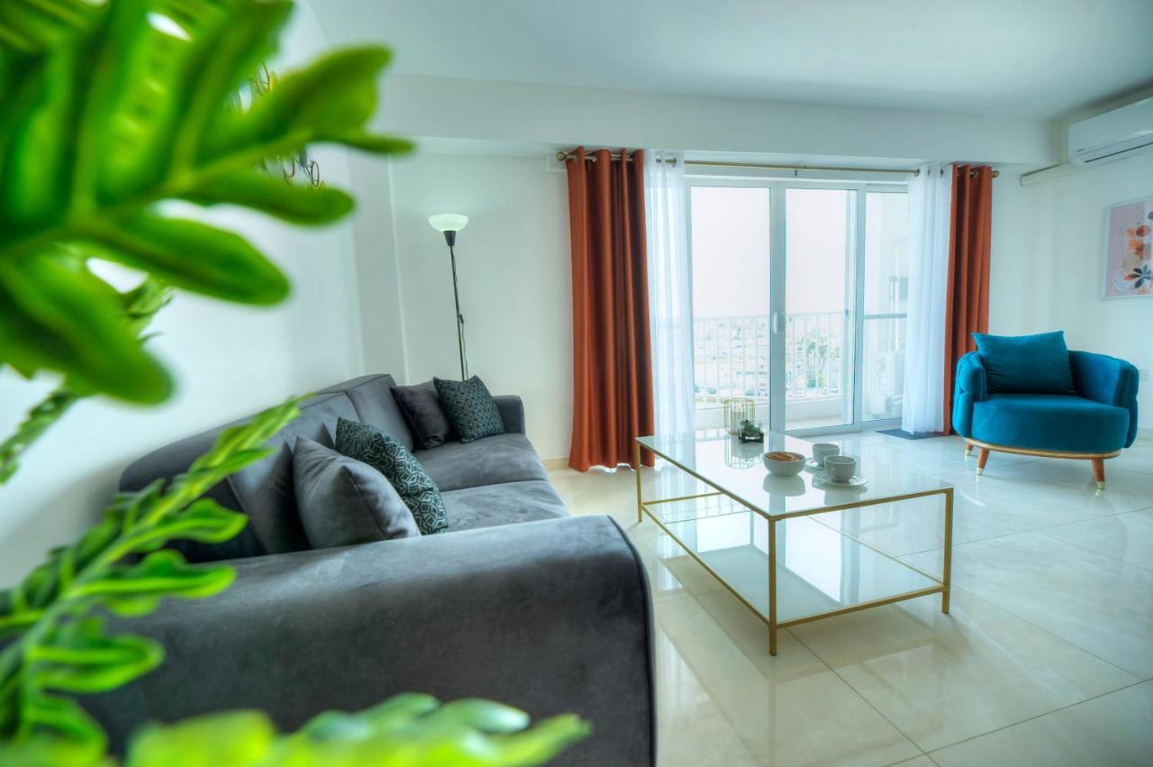 Seafront Beautifully Furnished 2 Bedrooms Gogzr-3 Gzira Buitenkant foto