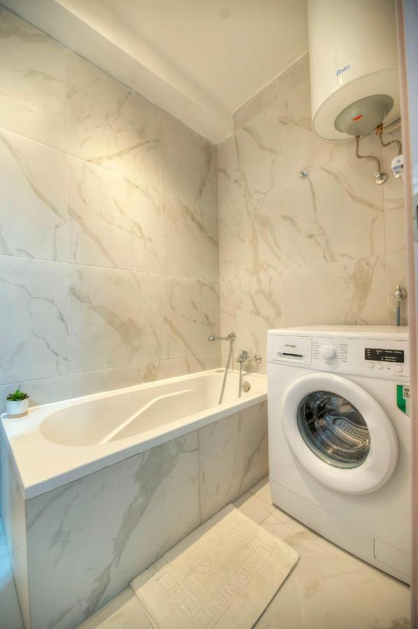 Seafront Beautifully Furnished 2 Bedrooms Gogzr-3 Gzira Buitenkant foto
