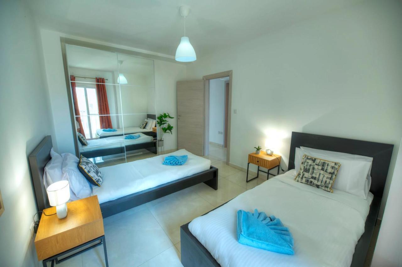 Seafront Beautifully Furnished 2 Bedrooms Gogzr-3 Gzira Buitenkant foto